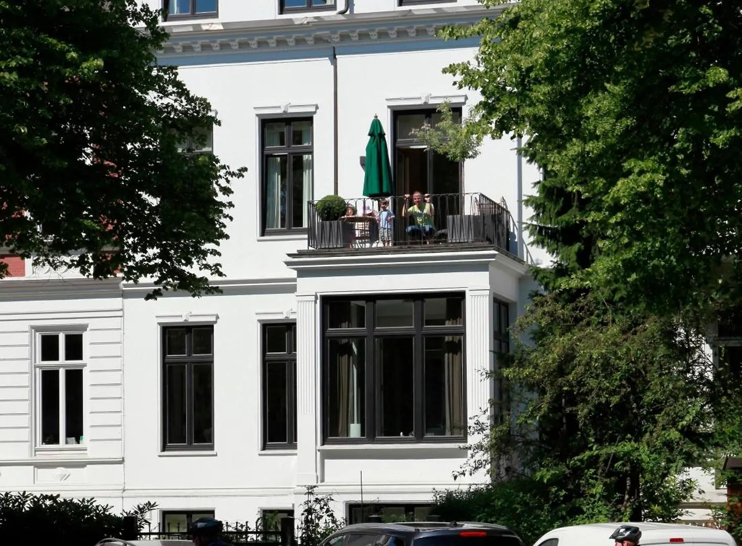 Von Deska Townhouses - White House location